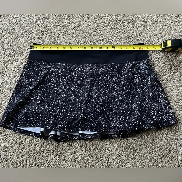 Lululemon Circuit Breaker Skirt (Regular)
Splatter White Black / Black Size 10 - Picture 13 of 16